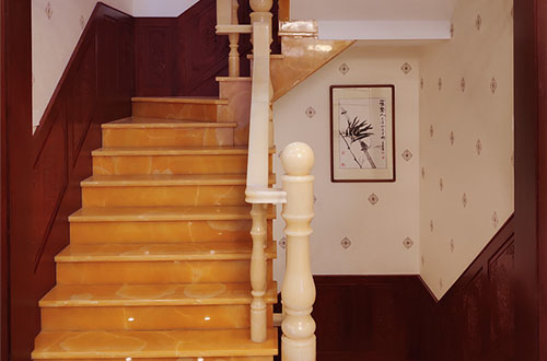 榆社中式别墅室内汉白玉石楼梯的定制安装装饰效果